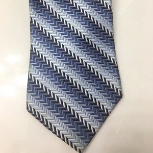 Beautiful silver and blue tie!